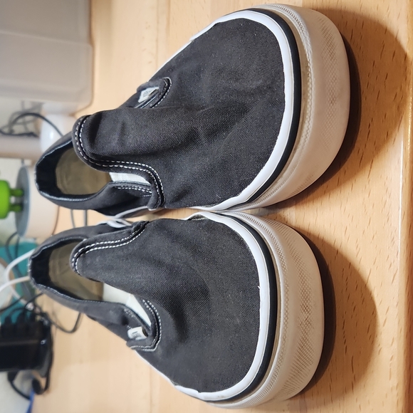 Vans - Picture 2 of 7